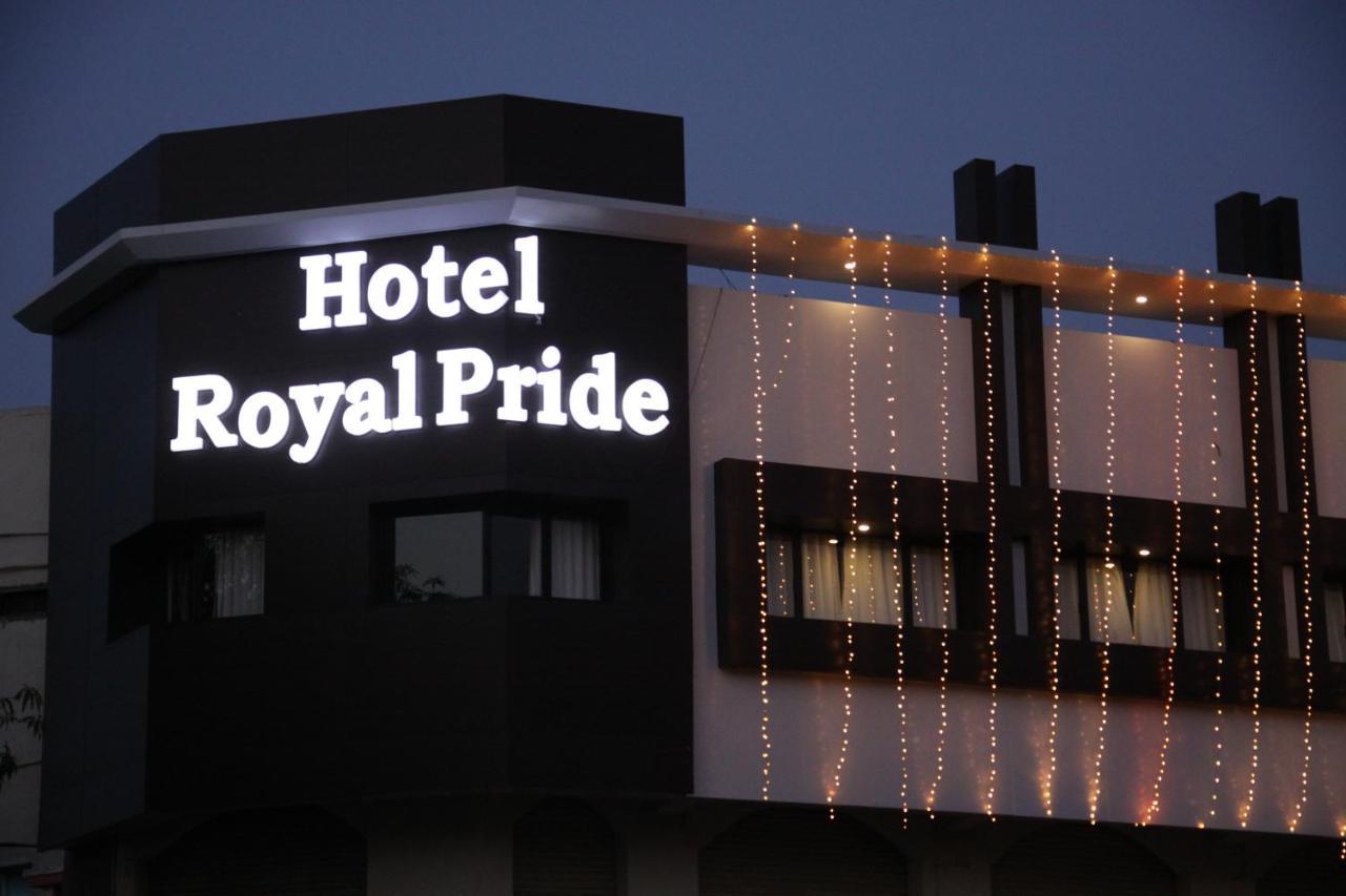 Hotel Royal Pride อาเมดาบัด ภายนอก รูปภาพ