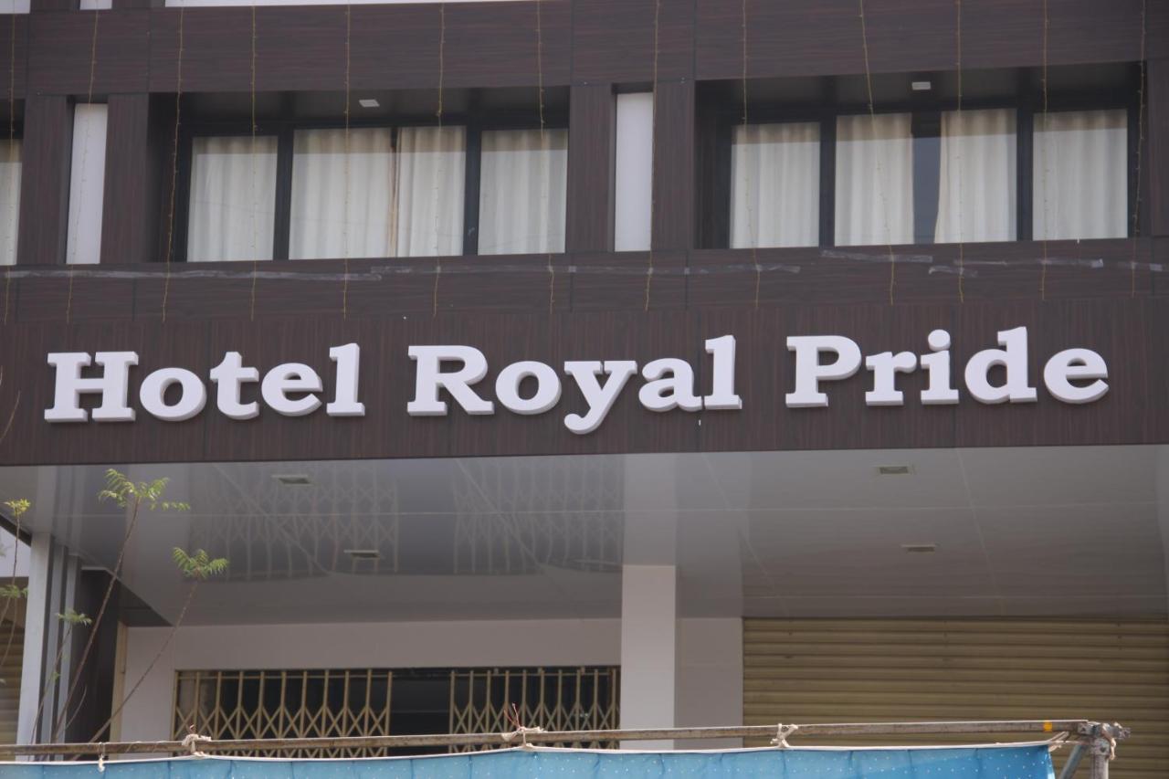 Hotel Royal Pride อาเมดาบัด ภายนอก รูปภาพ