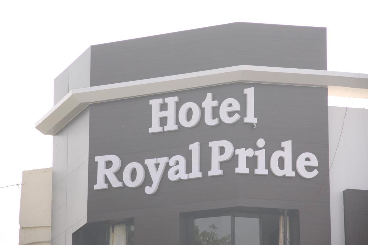 Hotel Royal Pride อาเมดาบัด ภายนอก รูปภาพ